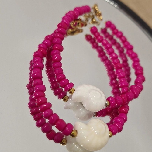 Handmade bracelet with fuchsia glass beads and ceramic shell made to order