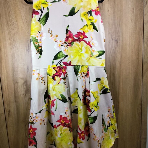 Forever Young Mini Floral Cocktail Dress like new, size M