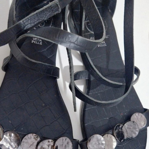 Vera Pelle leather sandals with crisscross straps like new, size 37, black