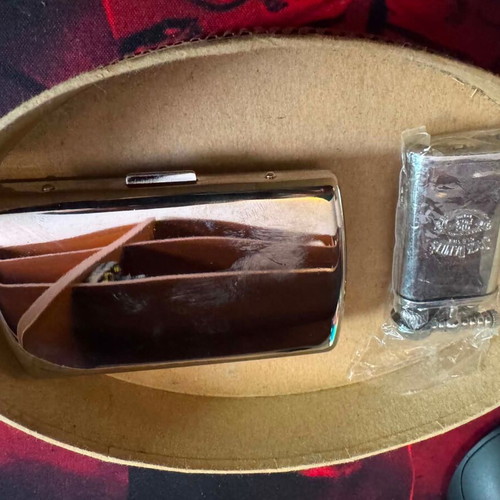 Nostalgia Gift Set tobacco case and trench lighter like new