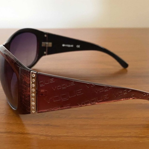 Authentic women's sunglasses Vogue with their case