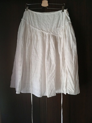 Women's white cotton skirt like new, broderie style