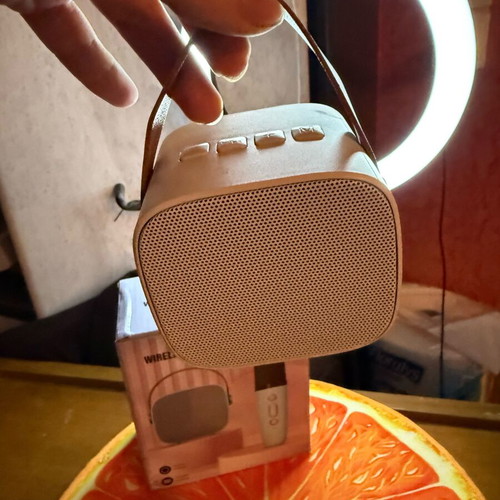 Σετ karaoke με ασύρματο ηχείο και 2 μικρόφωνα σαν καινούργιο