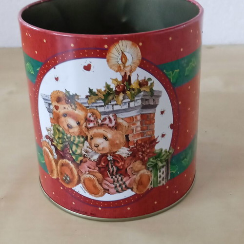 Vintage Christmas metal tin Giftco used