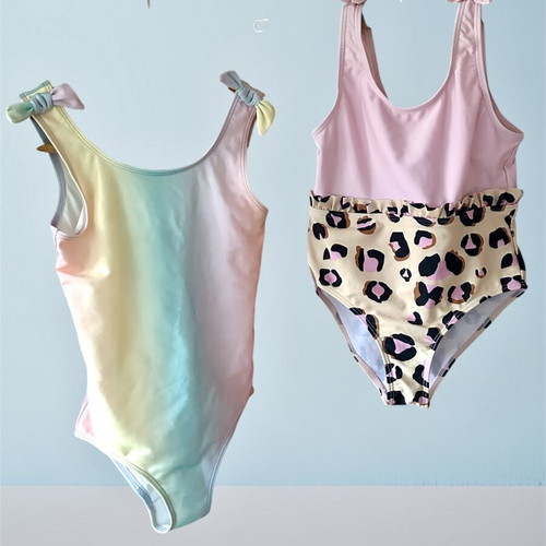 Set of 2 one-piece bathing suits for girls size 6 used, multicolor