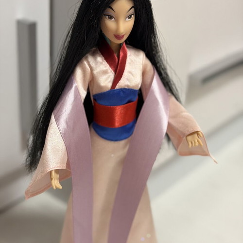 Disney Store 2014 Princess Mulan doll with movable joints, like new