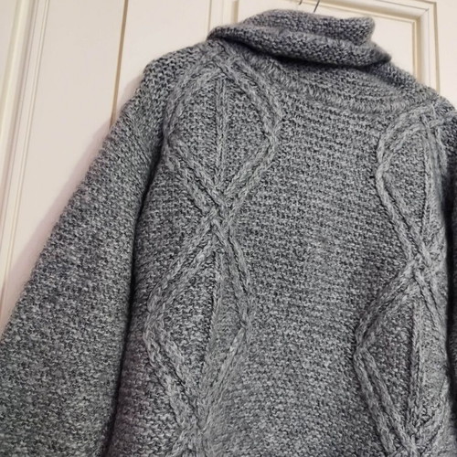 Zara gray pullover with beautiful knit, size S, like new