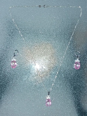 Delicate silver set 925 with pink stones like new