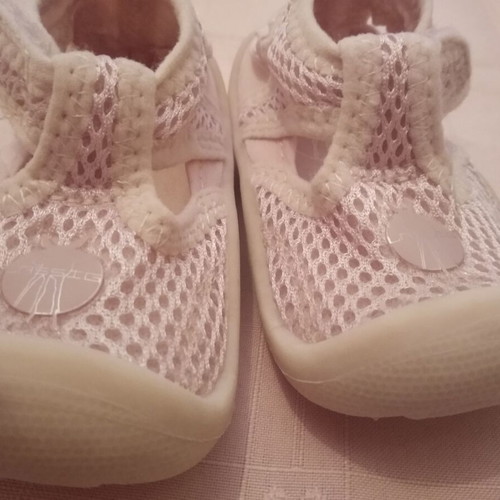 Baby shoes size 19 like new for girl