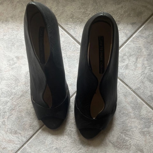Zara leather high heels like new, size 38, black