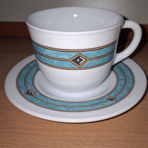 Vintage tea cup set with saucers, like new, white opal