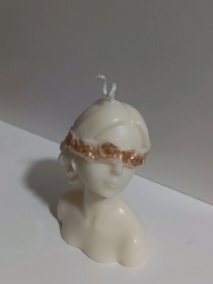 Decorative plant-based candle with cream patisserie scent new