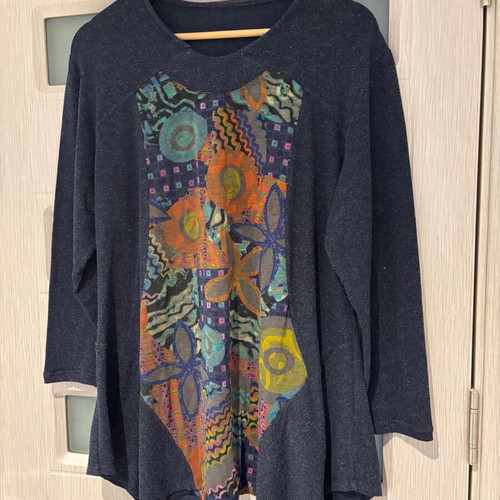 Blouse with colorful floral motifs like new, size L