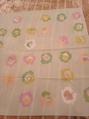 Printed scarf with roses like new, pistachio color
