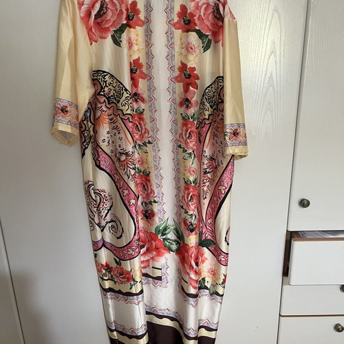 Kaftan new with fantastic colors and flowers satin one size S to XXL with pockets
