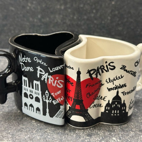 Set of 2 heart-shaped mugs new, white and black with French designs