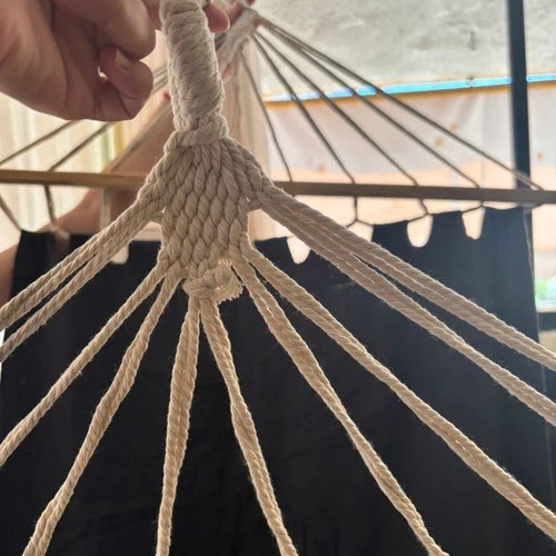Single hammock with cotton-polyester fabric