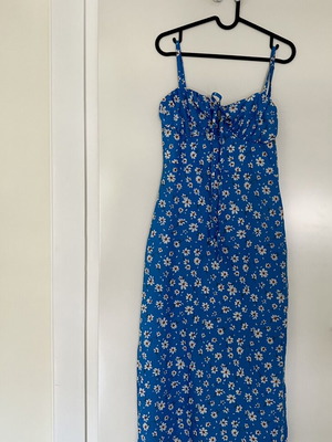Summer Dress medium size like new with blue floral pattern