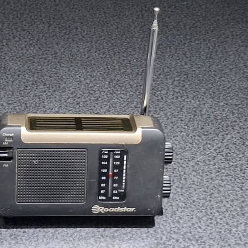 Roadstar TRA-500DS Portable Radio like new with Solar Panel and Crank