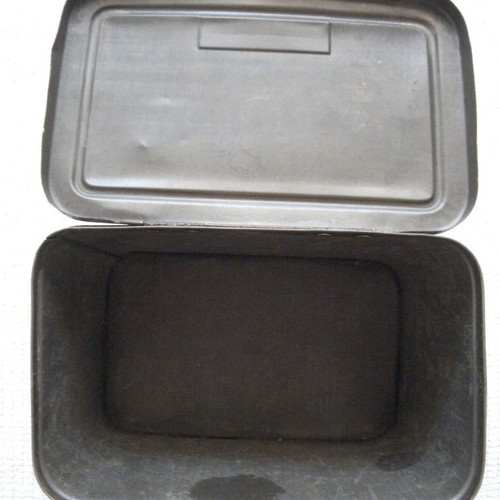 Quacker Celyon Tea metal box used with wear