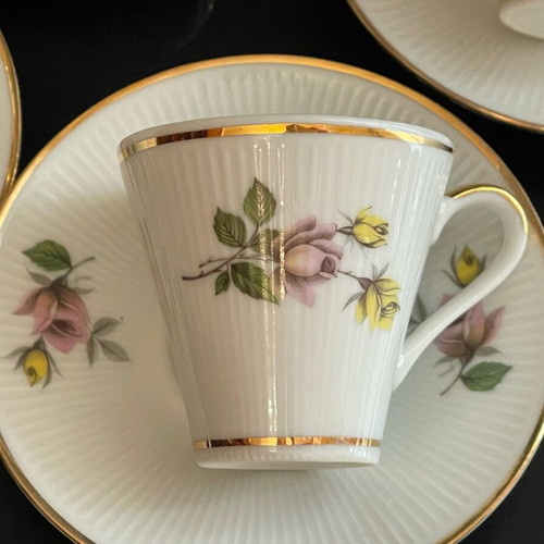 Bavaria coffee cup set of 4 with saucers porcelain like new
