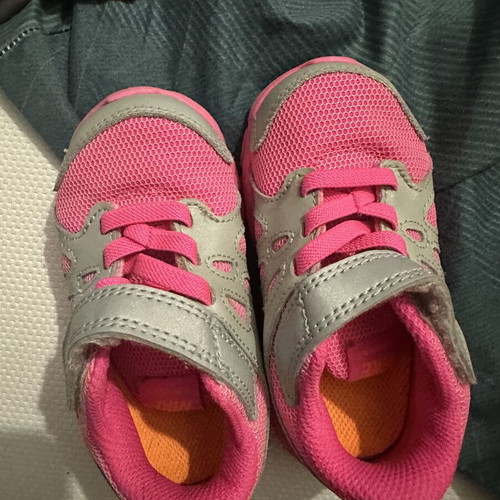Nike sneakers baby size 22 like new