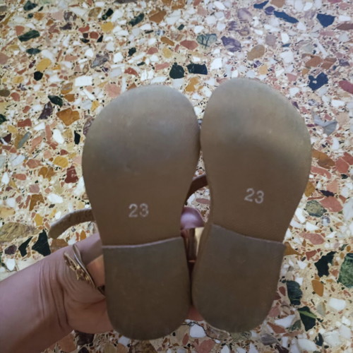 Girls' sandals like new, comfortable fit
