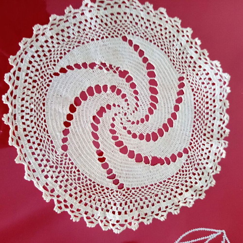 Vintage handmade crochet doily used, beige spiral design 25 cm