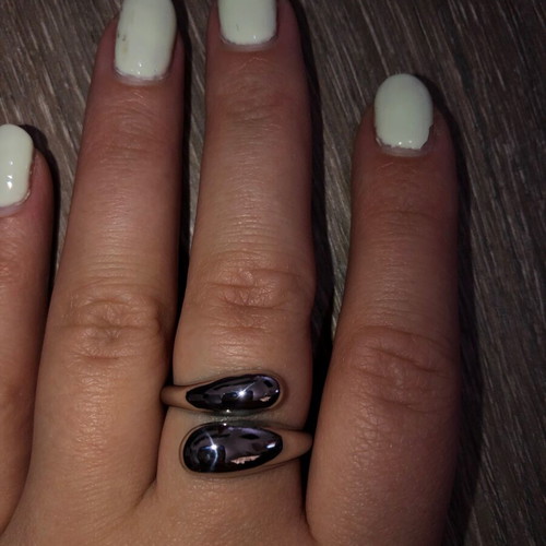 Women's ring like new, adjustable size