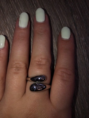 Women's ring like new, adjustable size
