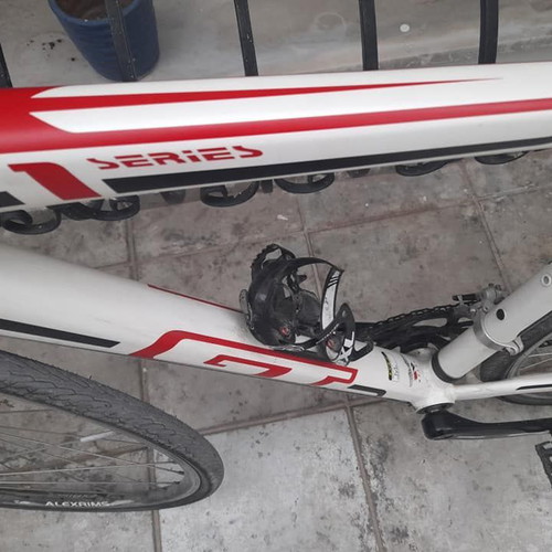 GT Series 1 Racing Aluminum Bicycle like new, white, with gears