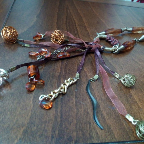 Alternative necklace used with acrylic and metal beads in honey color