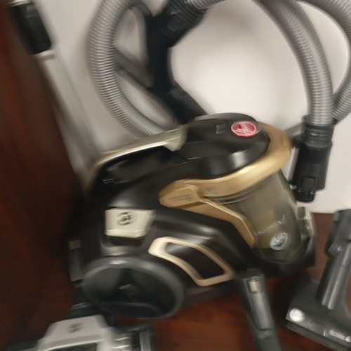 Hoover vacuum cleaner like new, bagless, good working condition