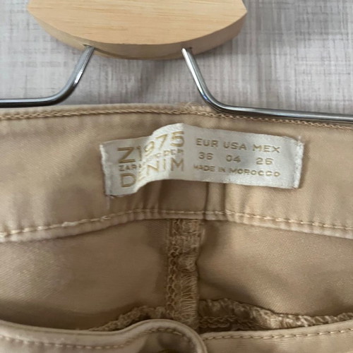 Zara pants size small used, beige, fitted with elastic fabric