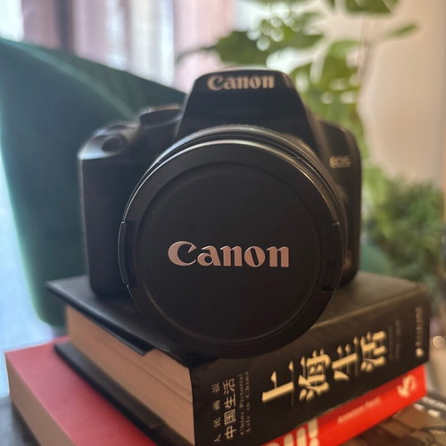 Canon EOS 450D camera used with charger and straps