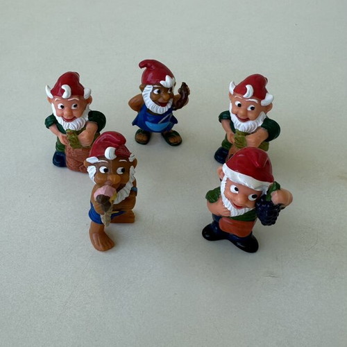 Kinder Surprise vintage collectible figures set of 5, like new
