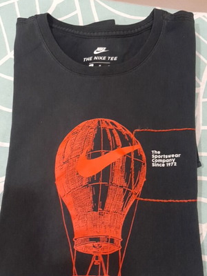 Nike T-shirt medium size black like new for boys