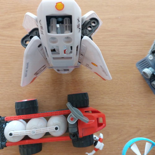 Shell V-Power Space Explorers Toys pack of 5 constructions used