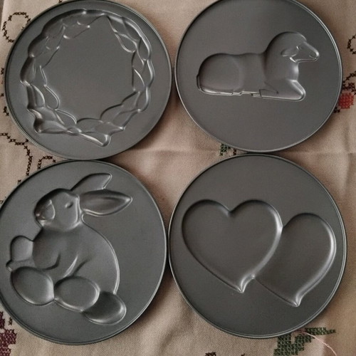 Inset bases for cake wreath, set of 4, like new