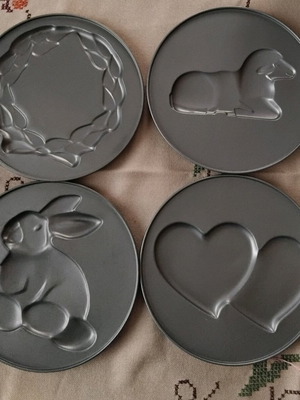 Inset bases for cake wreath, set of 4, like new
