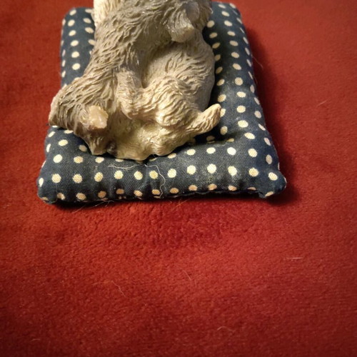Decorative pillow with dogs used