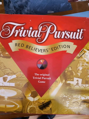 Trivial Pursuit Red Believers Edition collectible game like new