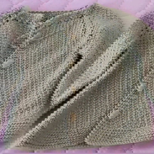 Бебешка жилетка изработена по поръчка за 4-6 месеца