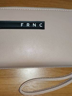 Πορτοφόλι FRNC μπεζ σαν καινούργιο