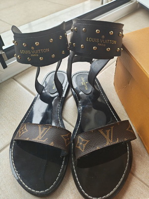 Louis Vuitton σανδάλια σαν καινούργιο, νούμερο 38, μαύρο και καφέ
