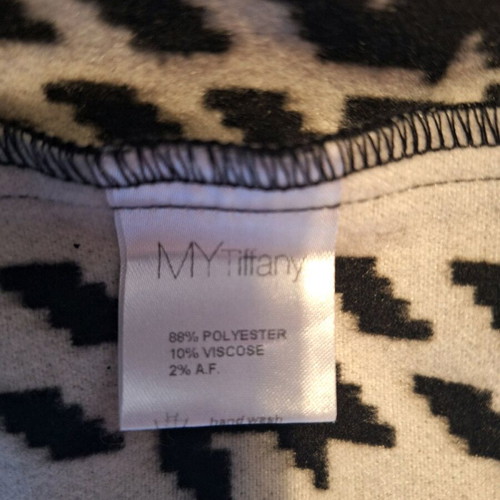 Women's checked poncho like new, black and white