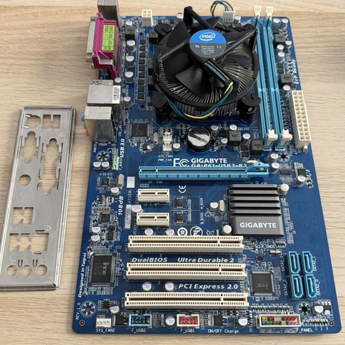 Gigabyte GA-P61-USB3-B3 motherboard used with i3 2100 processor and Intel cooler