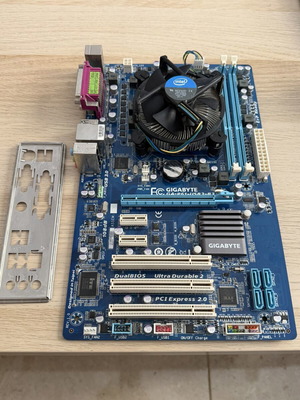 Gigabyte GA-P61-USB3-B3 motherboard used with i3 2100 processor and Intel cooler