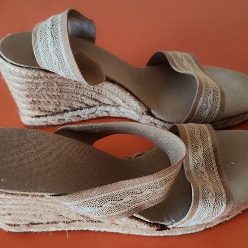 Castaner espadrille wedges size 40 used, beige lace