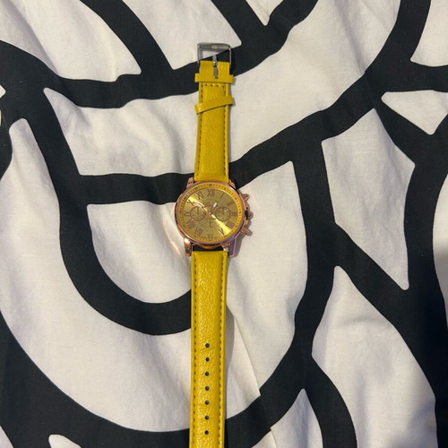 Unisex wristwatch with yellow synthetic leather strap new